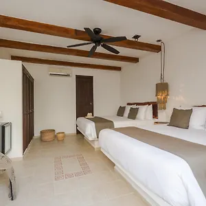 https://hotel-banana.quintano-roohotels.com